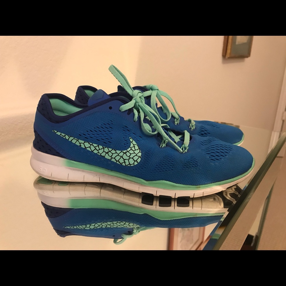 Nike sneakers size 7.5